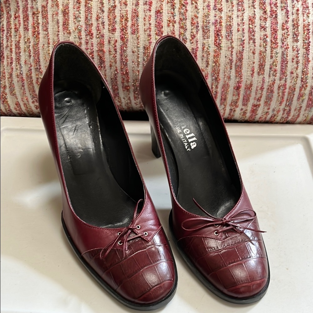 Red Heels with Round Toe and Medium Heel